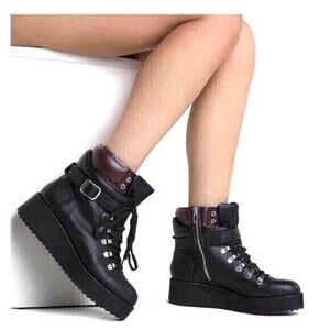 Steve Madden Hiking Women's 8.5 Black Leather Platform Ankle Boots- RARE